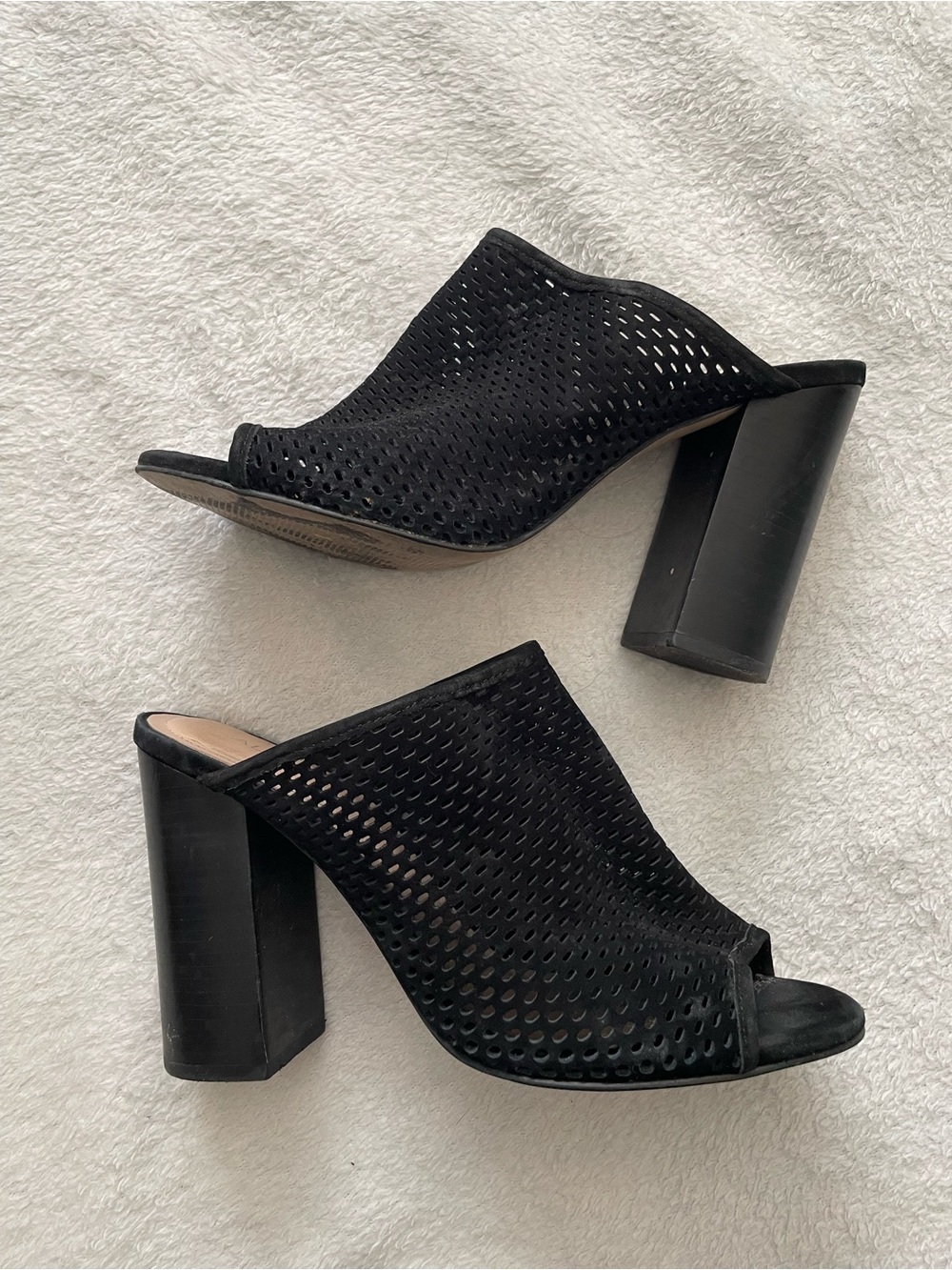 Aldo Women’s 7.5 Black Perforated Block Heel
